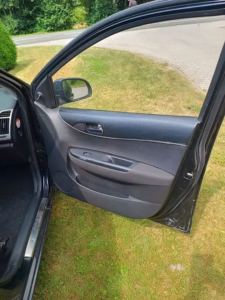 Gebraucht Hyundai i20 Edition 86 PS (63 kW) 2014 Schwarz Kleinwagen