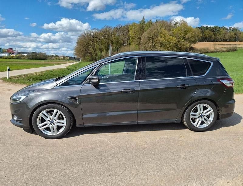 Occasion Ford S-MAX Titanium 179 ch (131 kW) 2018 Gris Monospace
