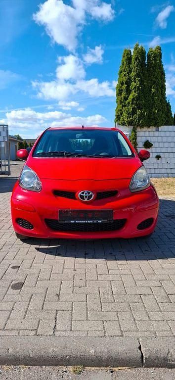 Rot Gebraucht 2010 Toyota Aygo Cool Kleinwagen | 1.300 € (Superpreis) - Bild 1/4