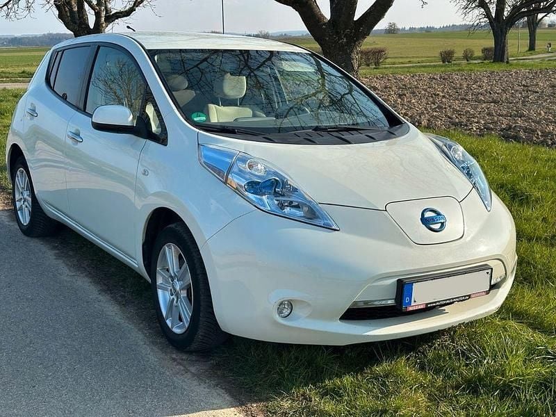 Gebraucht Nissan Leaf Acenta 80 kW (109 PS) 2013 Weiß Kleinwagen