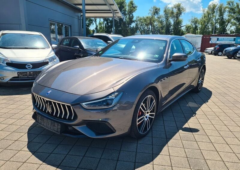 Grau Gebraucht 2020 Maserati Ghibli Coupé | 54.999 € (Guter Preis) - Bild 1/4