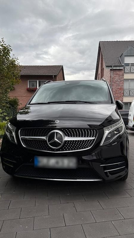 Schwarz Gebraucht 2020 Mercedes V300 Avantgarde Van / Kleinbus | 47.500 € (Superpreis) - Bild 1/4