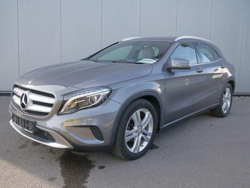 Grau Gebraucht 2014 Mercedes GLA220 Urban SUV | 16.990 € (Fairer Preis) - Bild 1/4