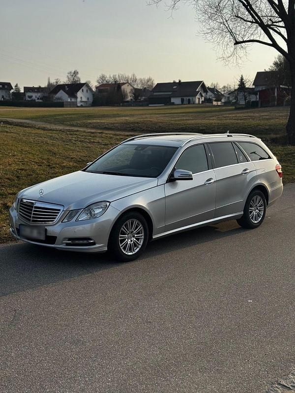 Gebraucht Mercedes E220 Elegance 170 PS (125 kW) 2012 Silber Kombi