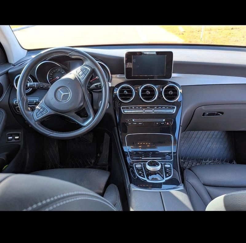 Gebraucht Mercedes GLC250 204 PS (150 kW) 2017 Rot SUV