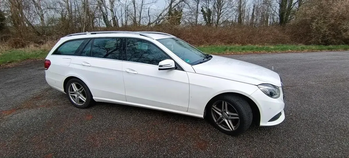 Używany Mercedes E220 170 KM (125 kW) 2014 Biały Kombi