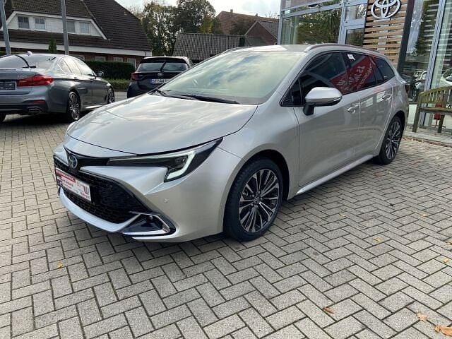 Gebraucht Toyota Corolla Team 141 PS (103 kW) 2024 Silber Kombi