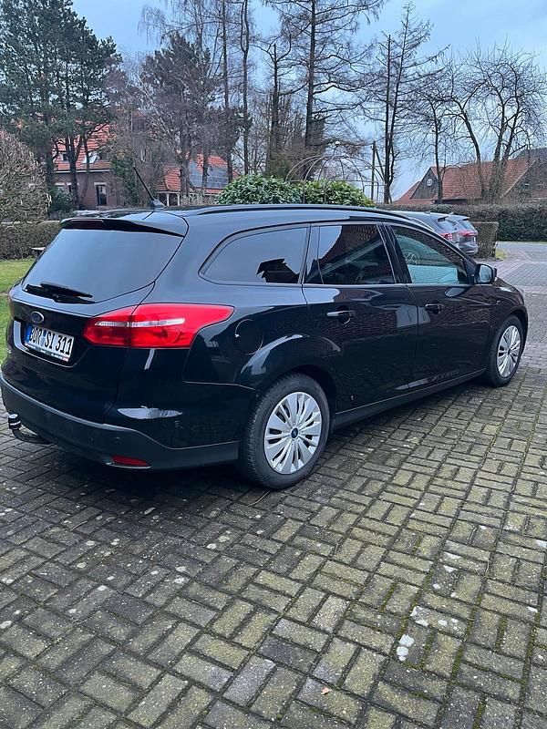 Gebraucht Ford Focus 120 PS (88 kW) 2017 Schwarz Kombi