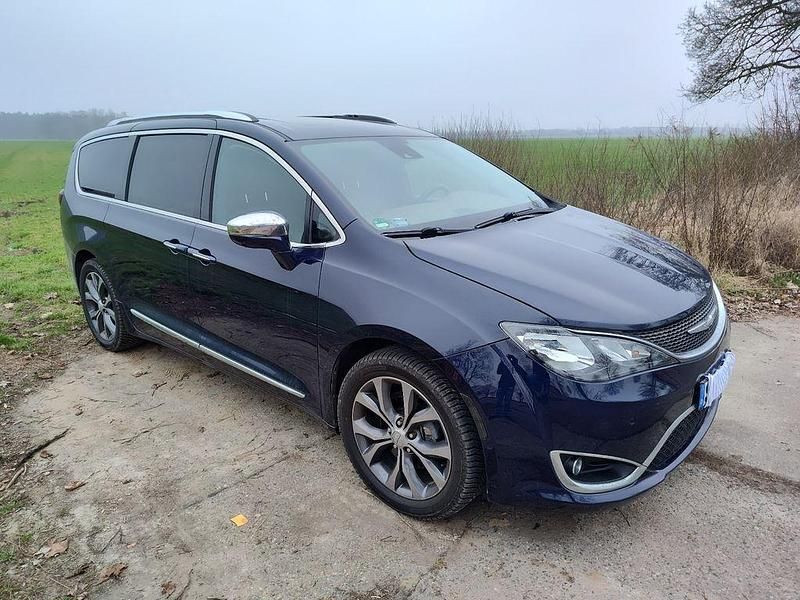 Gebraucht Chrysler Pacifica Limited 291 PS (214 kW) 2017 Blau Van / Kleinbus