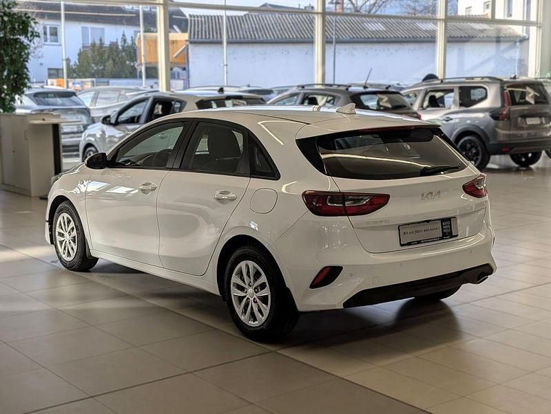 Neu Kia Ceed Vision 140 PS (102 kW) 2025 Weiß Kleinwagen