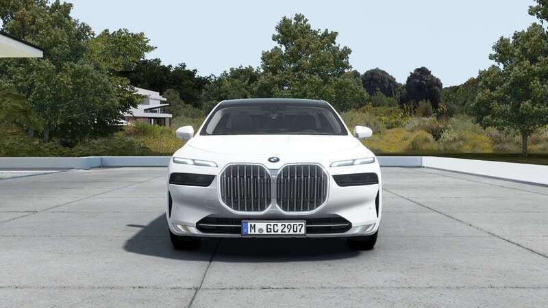 Alpinweiß uni Gebraucht 2023 BMW 740 Sport Line Limousine | 99.499 € - Bild 1/4