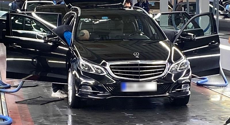 Gebraucht Mercedes E220 Elegance 170 PS (125 kW) 2016 Schwarz Kombi