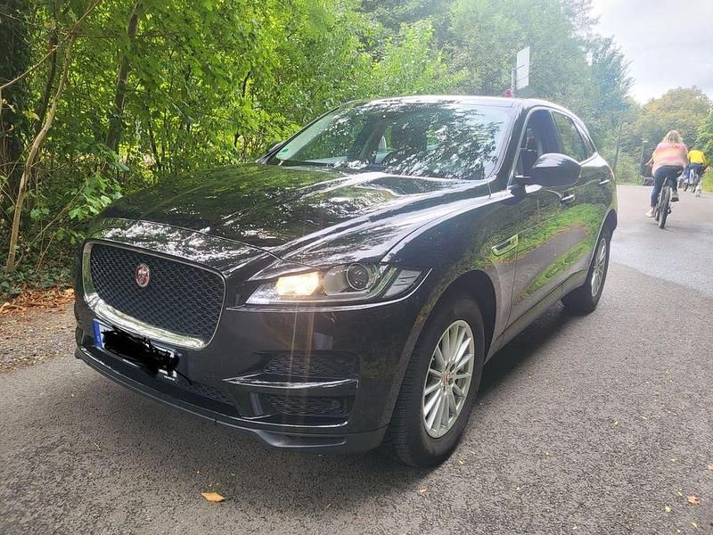Schwarz Gebraucht 2020 Jaguar F-Pace Pure SUV | 25.990 € - Bild 1/4