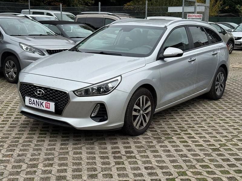 Silber Gebraucht 2019 Hyundai i30 Limousine | 8.500 € (Superpreis) - Bild 1/4