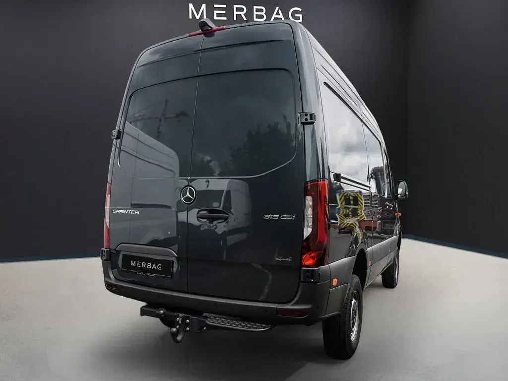 Używany Mercedes Sprinter 190 KM (139 kW) 2025 Szary Van
