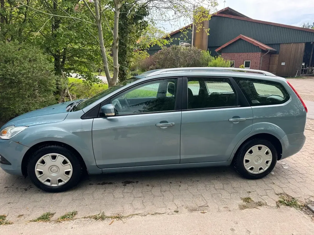 Używany Ford Focus 101 KM (74 kW) 2008 Niebieski Kombi