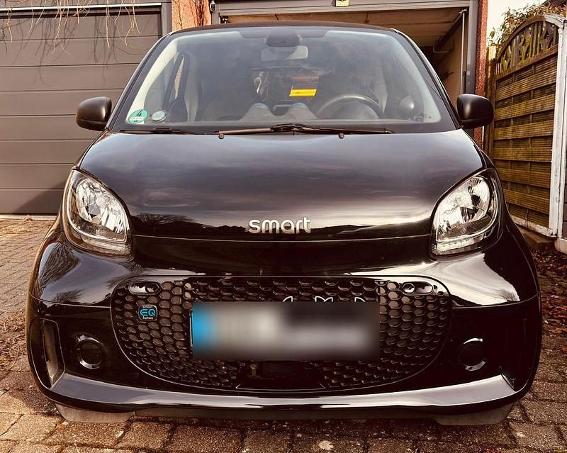 Schwarz Gebraucht 2023 Smart ForTwo Coupé Coupé | 14.700 € (Teuer) - Bild 1/4