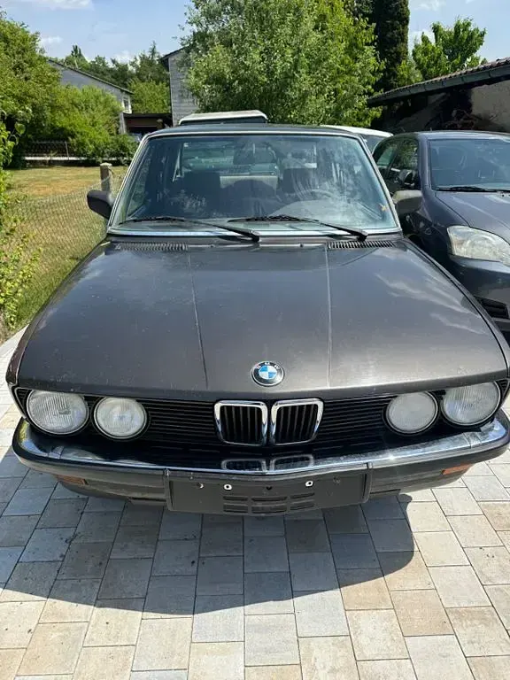 Gebraucht BMW 525 122 PS (89 kW) 1985 Grau Limousine