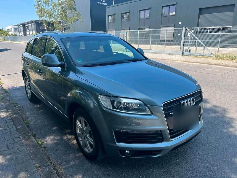 Grau Gebraucht 2009 Audi Q7 Advanced SUV | 11.000 € (Superpreis) - Bild 1/4
