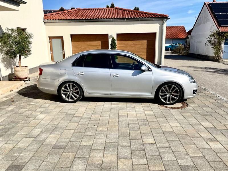 Gebraucht VW Jetta Highline 200 PS (147 kW) 2006 Silber Limousine