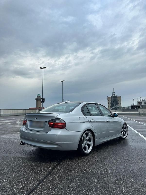 Gebraucht BMW 320 150 PS (110 kW) 2006 Silber Limousine
