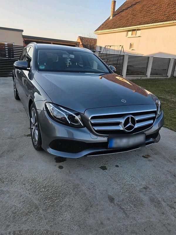 Gebraucht Mercedes E220 194 PS (142 kW) 2018 Silber Limousine