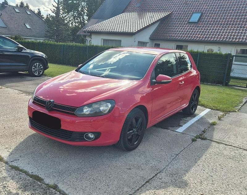 Rot Gebraucht 2011 VW Golf VI Limousine | 3.500 € (Guter Preis) - Bild 1/4