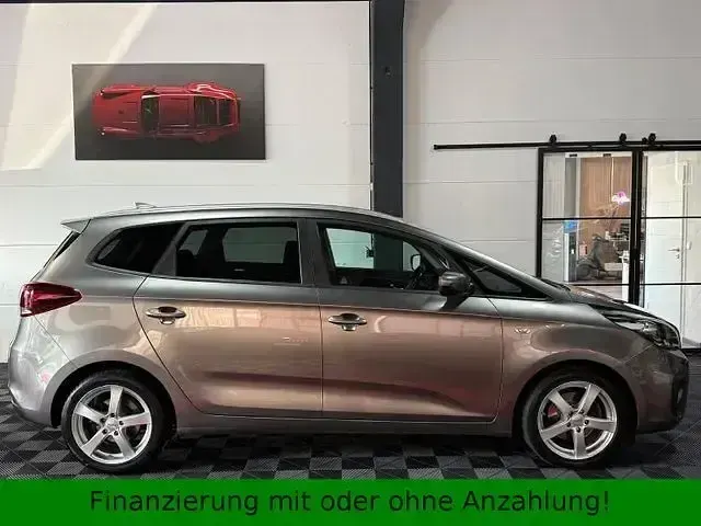 Gebraucht Kia Carens Vision 166 PS (122 kW) 2018 Silber Van / Kleinbus