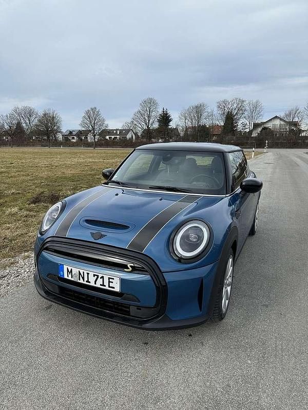Blau Gebraucht 2023 Mini Cooper SE Kleinwagen | 20.950 € (Etwas zu teuer) - Bild 1/4