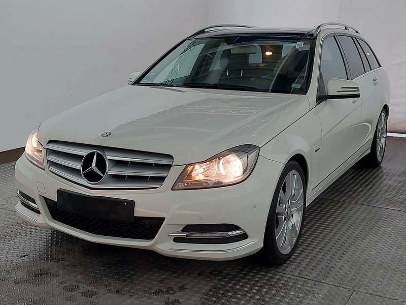 Gebraucht Mercedes C180 156 PS (114 kW) 2012 Weiß Kombi