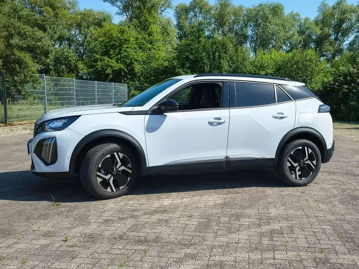 Gebraucht Peugeot 2008 Allure 131 PS (96 kW) 2024 Okenitweiss/ SUV