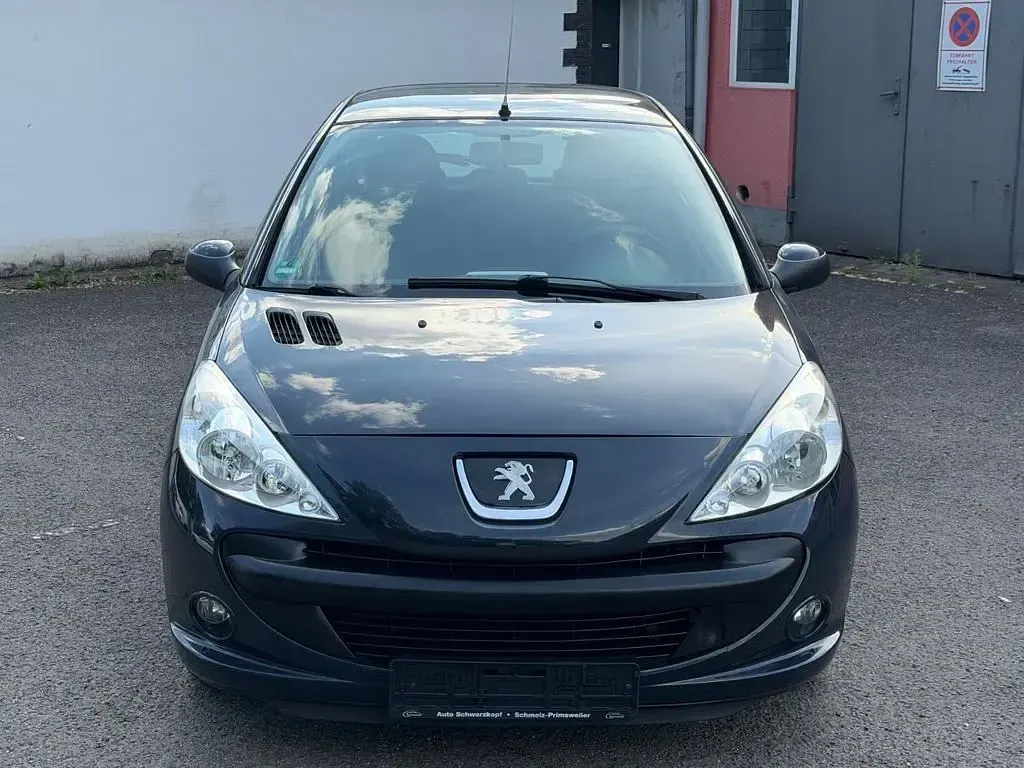Gebraucht Peugeot 206+ Basis 60 PS (44 kW) 2010 Grau Kleinwagen