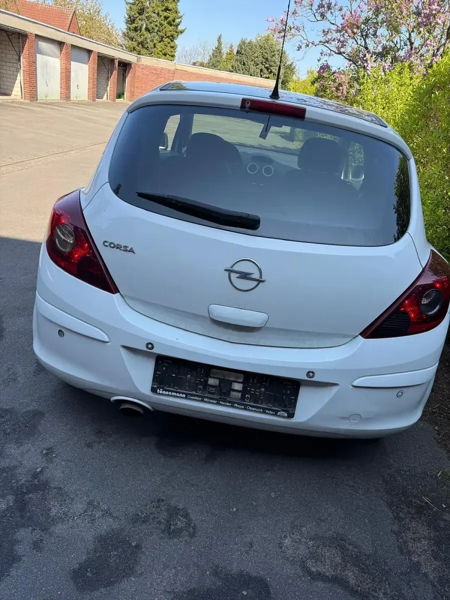 Gebraucht Opel Corsa 101 PS (74 kW) 2010 Weiß Kleinwagen