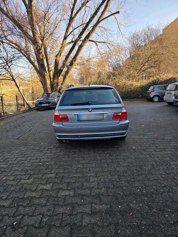 Second-hand BMW 330 204 CP (150 kW) 2004 Andere farben Berlinǎ
