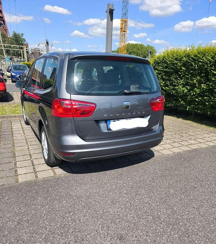 Grau Gebraucht 2010 Seat Alhambra Ecomotive Van / Kleinbus | 10.200 € - Bild 1/4