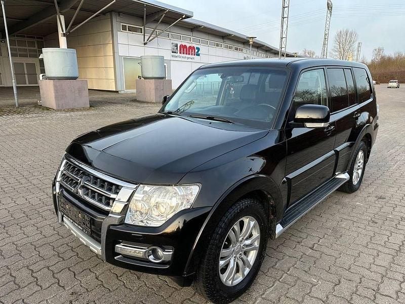 Schwarz Gebraucht 2016 Mitsubishi Pajero SUV | 13.990 € (Superpreis) - Bild 1/4