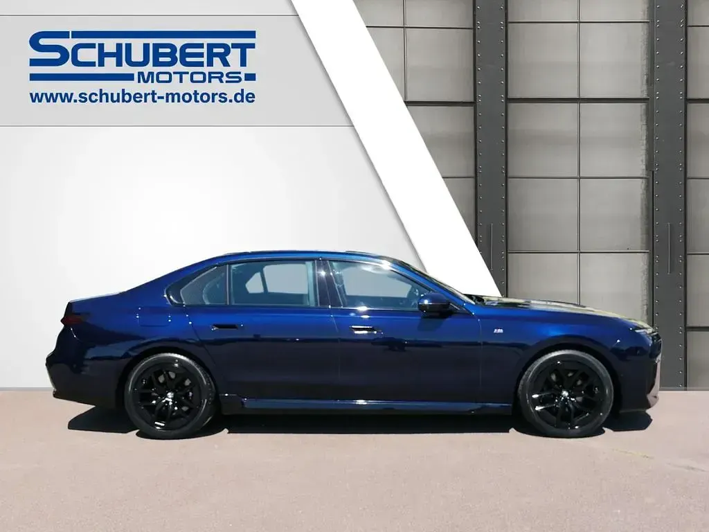 Gebraucht BMW 740 Sport Line 286 PS (210 kW) 2025 Blau Limousine
