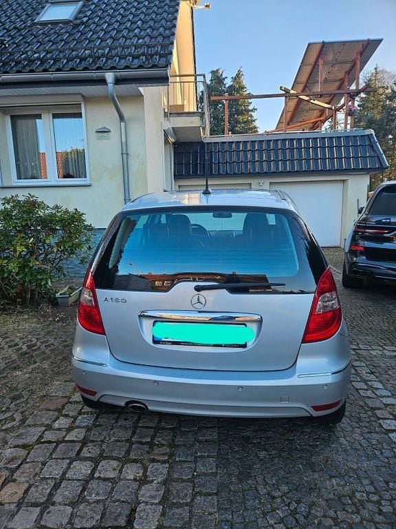Gebraucht Mercedes A180 116 PS (85 kW) 2010 Silber Van / Kleinbus