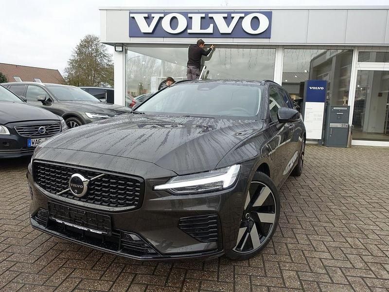 Grau Gebraucht 2025 Volvo V60 Ultra Kombi | 42.700 € (Guter Preis) - Bild 1/4