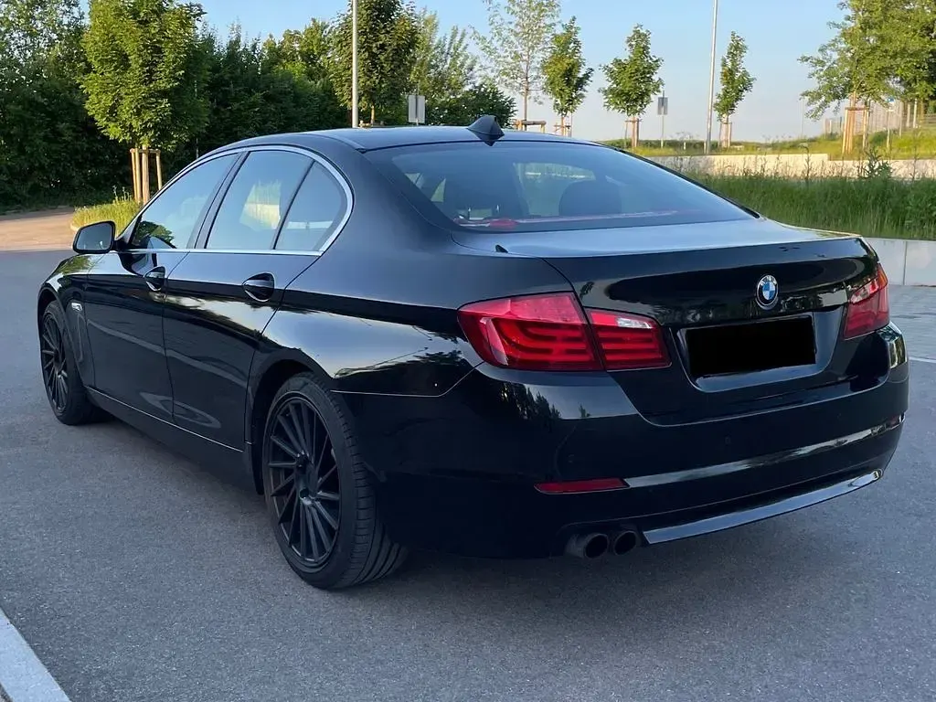 Gebraucht BMW 520 184 PS (135 kW) 2011 Schwarz Limousine