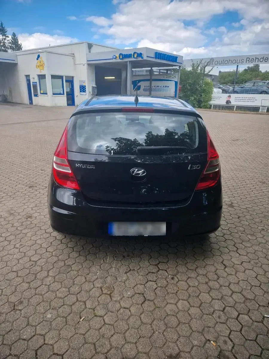 Gebraucht Hyundai i30 105 PS (77 kW) 2009 Schwarz Kleinwagen