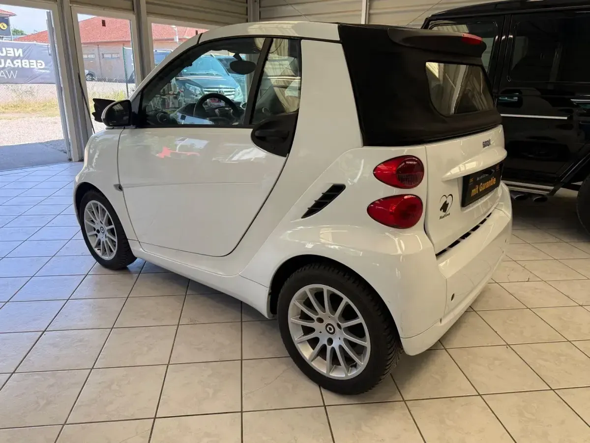 Gebraucht Smart ForTwo Cabrio 71 PS (52 kW) 2012 Weiß Cabrio