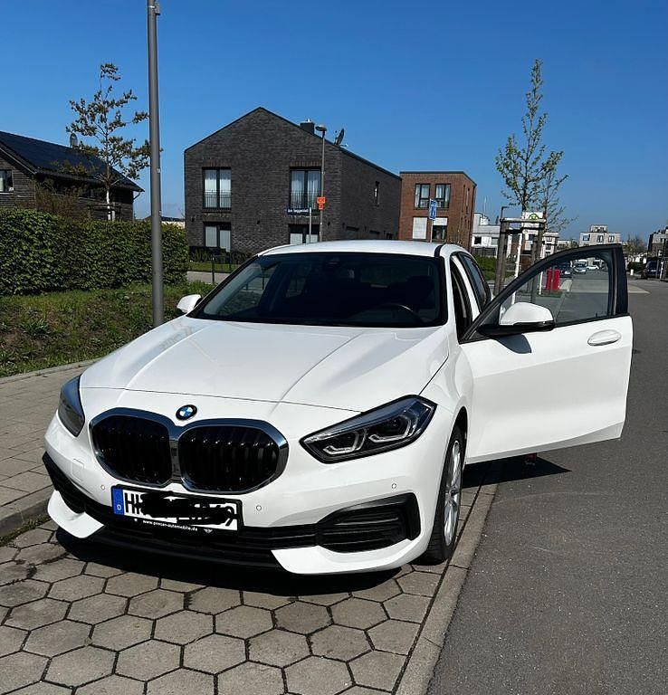 Weiß Gebraucht 2020 BMW 116 Advantage Kleinwagen | 15.600 € (Fairer Preis) - Bild 1/4