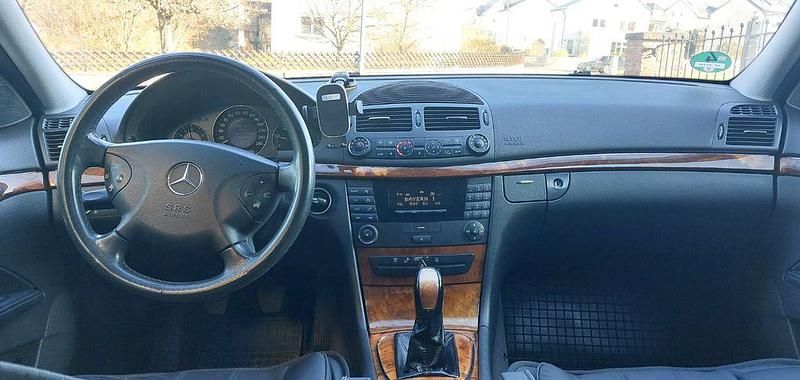 Gebraucht Mercedes E220 Elegance 143 PS (105 kW) 2002 Grau Limousine