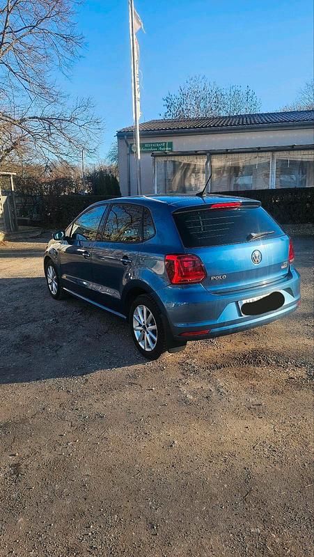 Gebraucht VW Polo 75 PS (55 kW) 2015 Blau Kleinwagen