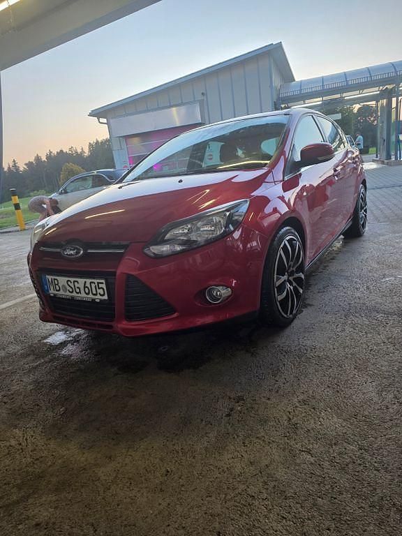 Rot Gebraucht 2013 Ford Focus SYNC Edition Limousine | 6.899 € (Etwas zu teuer) - Bild 1/4