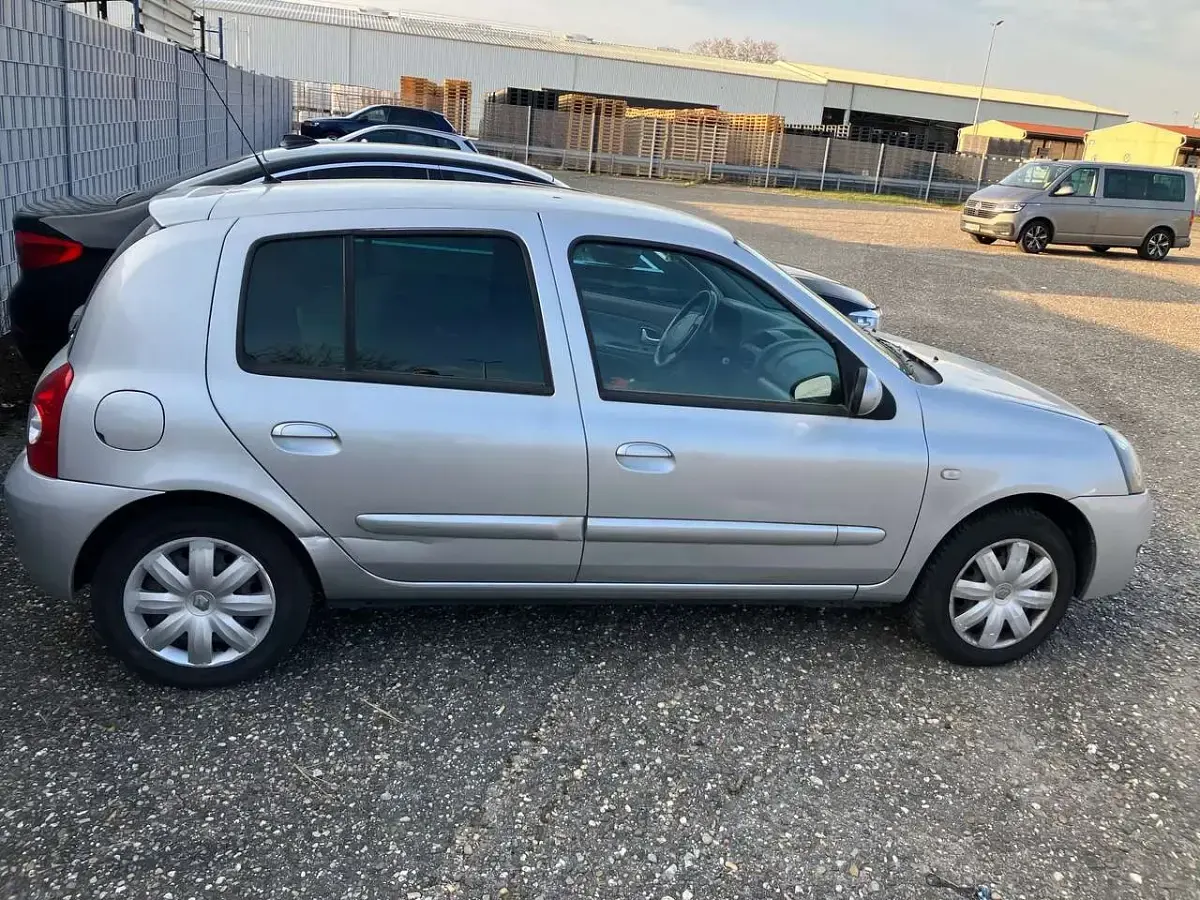 Używany Renault Clio II Campus 75 KM (55 kW) 2007 Szary Sedan/Limuzyna