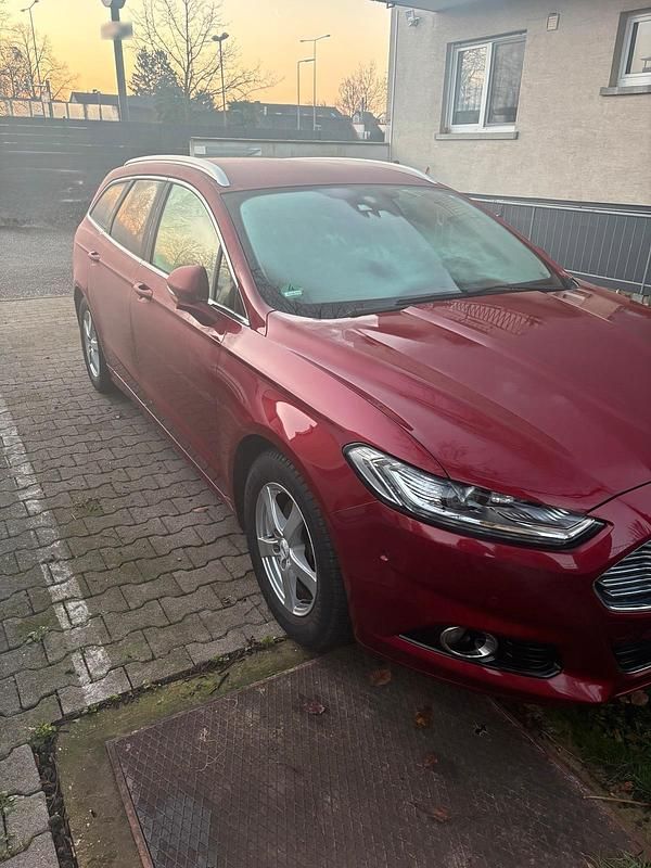 Gebraucht Ford Mondeo 160 PS (117 kW) 2015 Rot Kombi