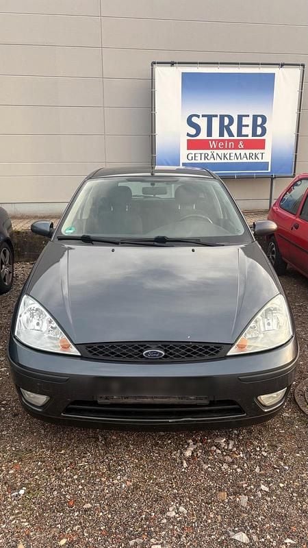 Grau Gebraucht 2002 Ford Focus Kleinwagen | 750 € (Fairer Preis) - Bild 1/4