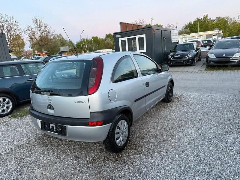 Używany Opel Corsa 58 KM (42 kW) 2002 Biały Hatchback